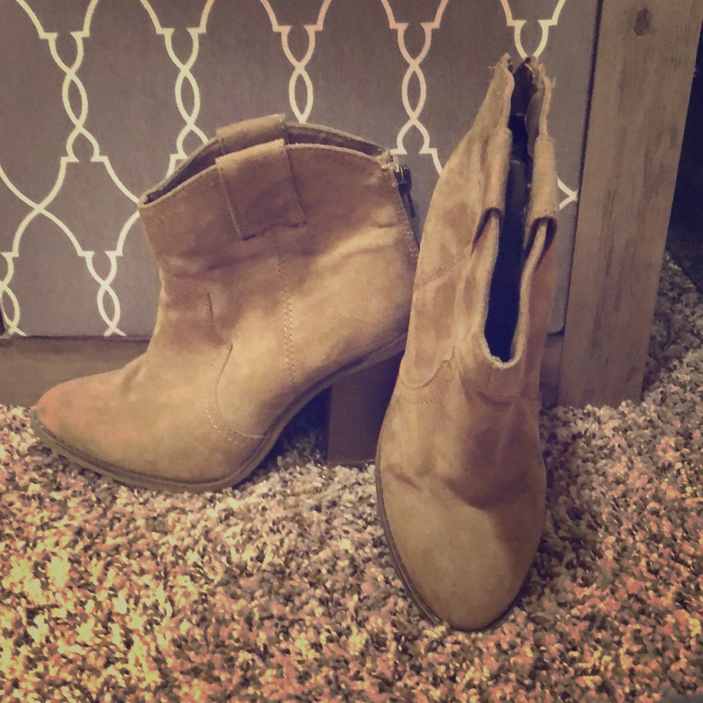 Brown/tan booties